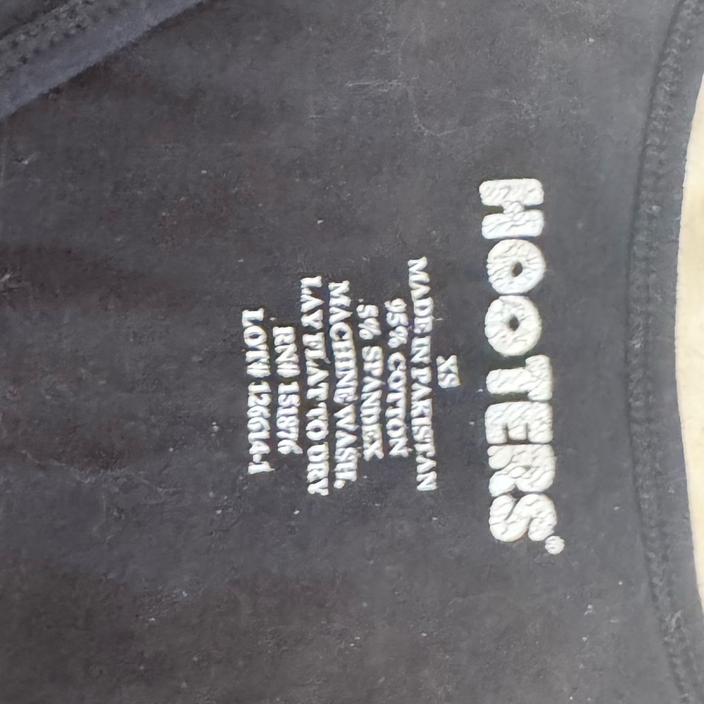 Hooters Black Tank Top - Picture 2 of 3